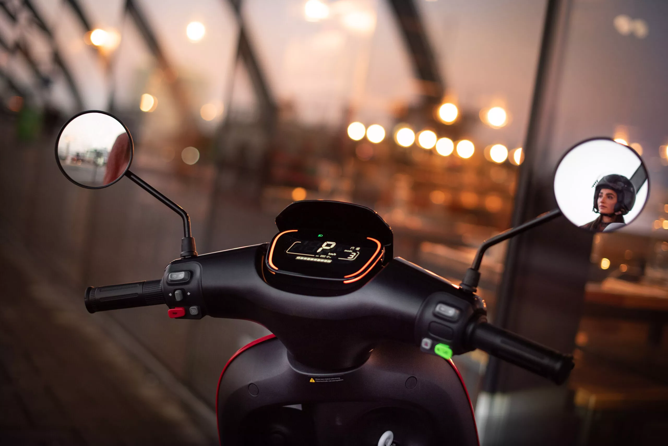 Segway-eScooter_E110S_Lifestyle_Dashboard-Woman-in-rear-view-mirror-scaled.jpg